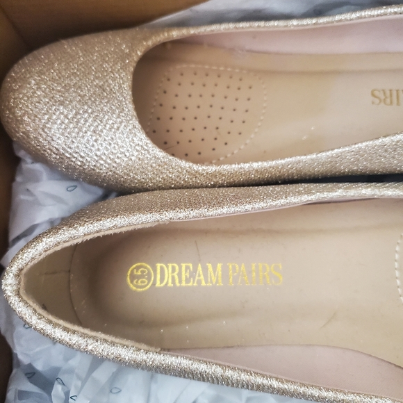 Prettypair of wedge shoes - Picture 2 of 3